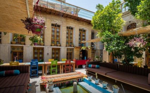 بوم گردی عمارت هفت رنگ در شیراز