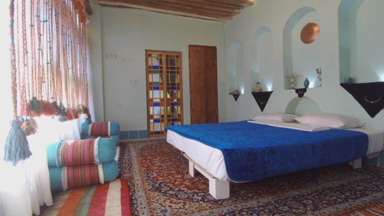بوم گردی عمارت هفت رنگ در شیراز