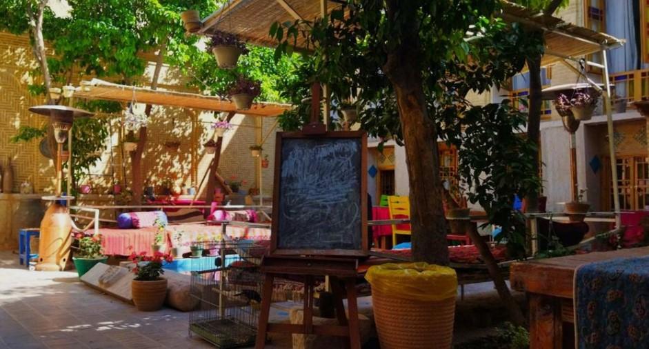 بوم گردی عمارت هفت رنگ در شیراز