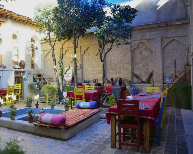 بوم گردی عمارت هفت رنگ در شیراز