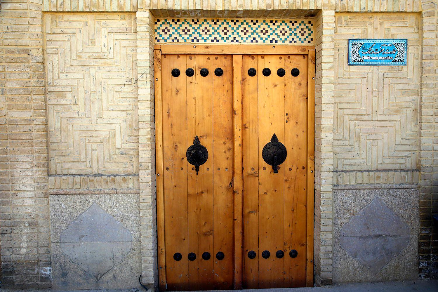 بوم گردی عمارت هفت رنگ در شیراز