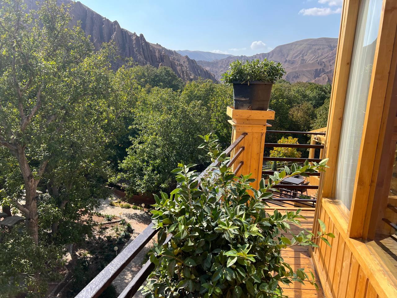 کلبه چوبی گوگن با جکوزی 