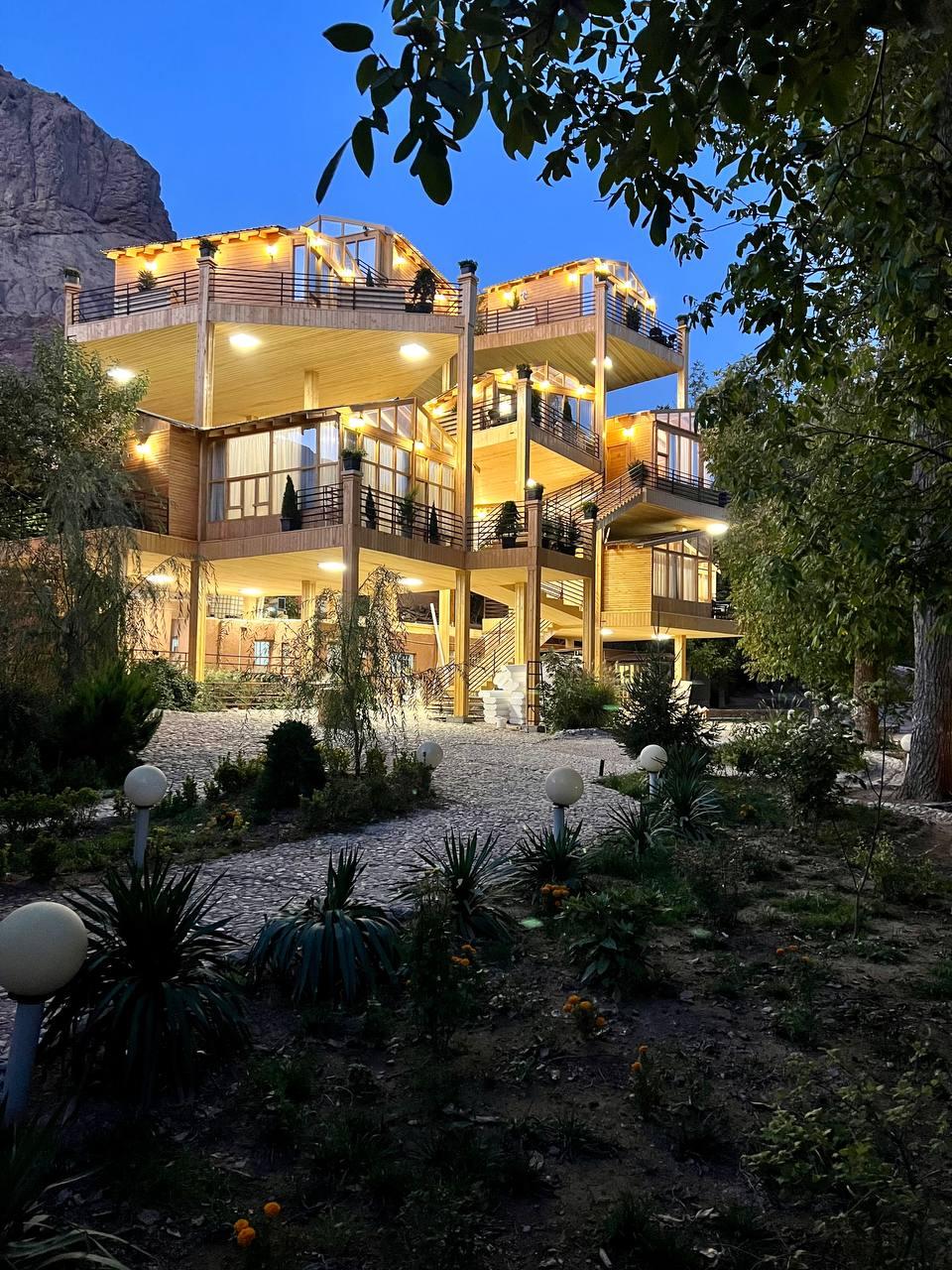کلبه رنوار با جکوزی 