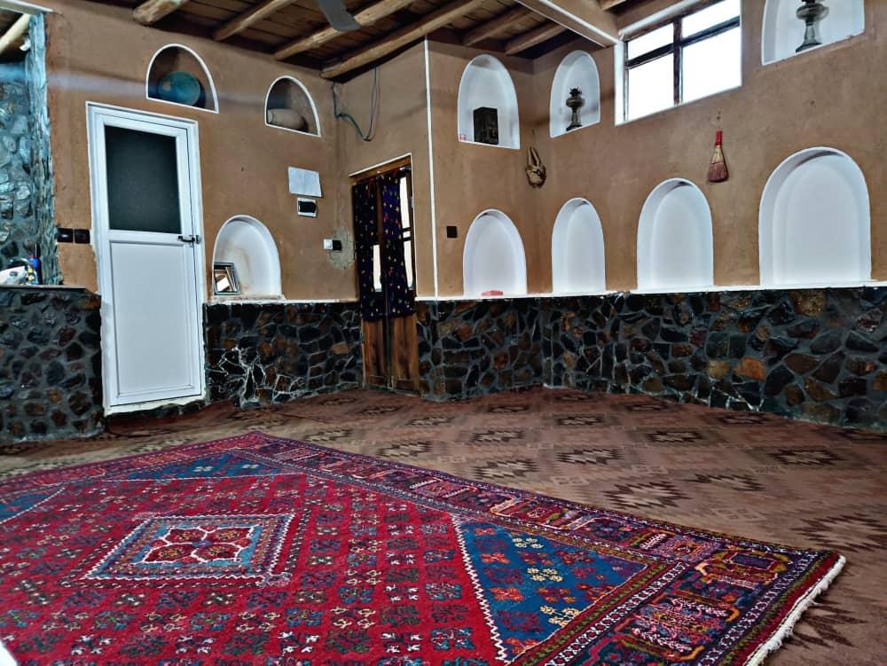 بومگردی آرامش شهر برزک - گل یاس