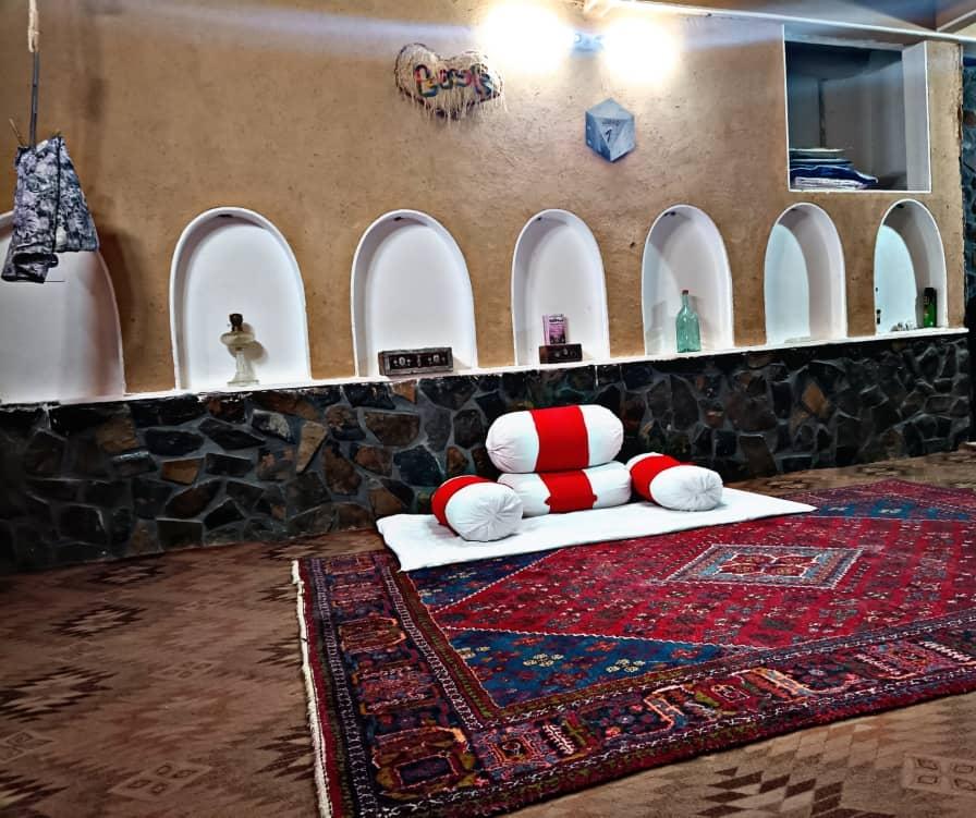 بومگردی آرامش شهر برزک - گل یاس