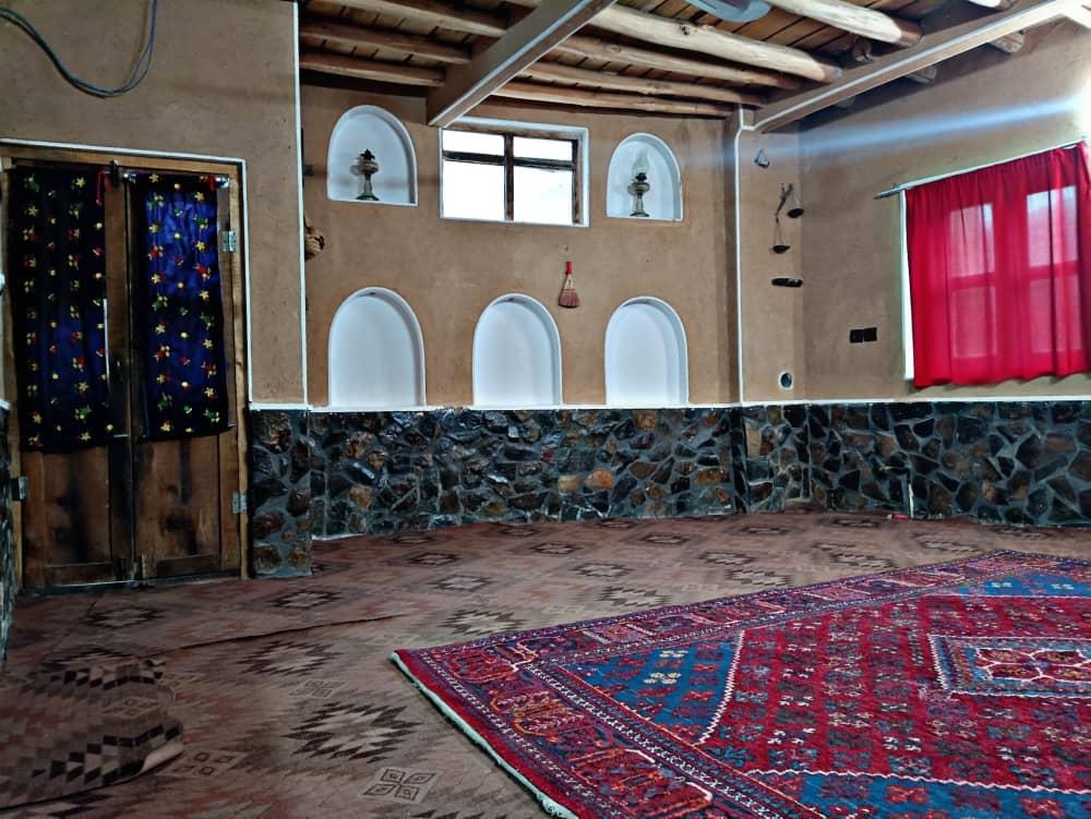 بومگردی آرامش شهر برزک - گل یاس