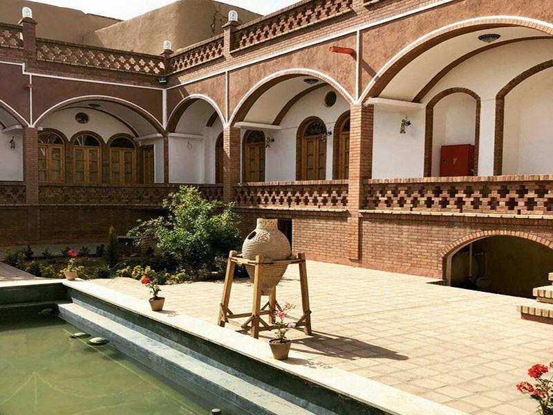 اقامتگاه سنتی فانوس ویونا کاشان