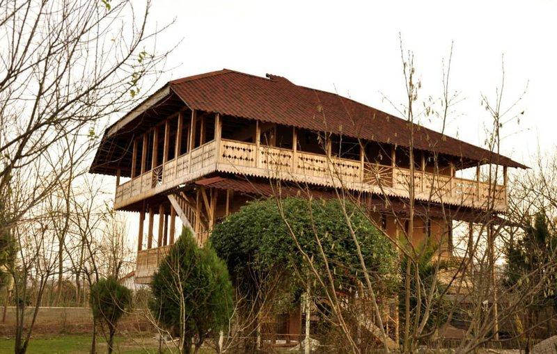 اقامتگاه عمارت ملک رشت