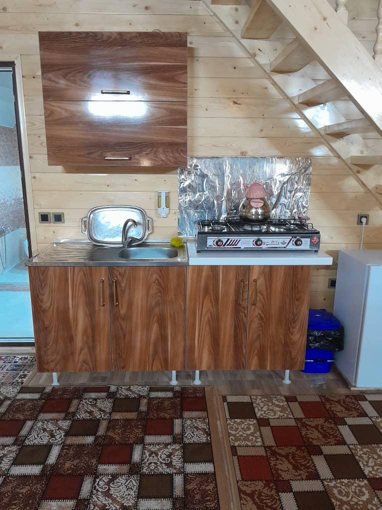 کلبه چوبی سوییسی استخردار 