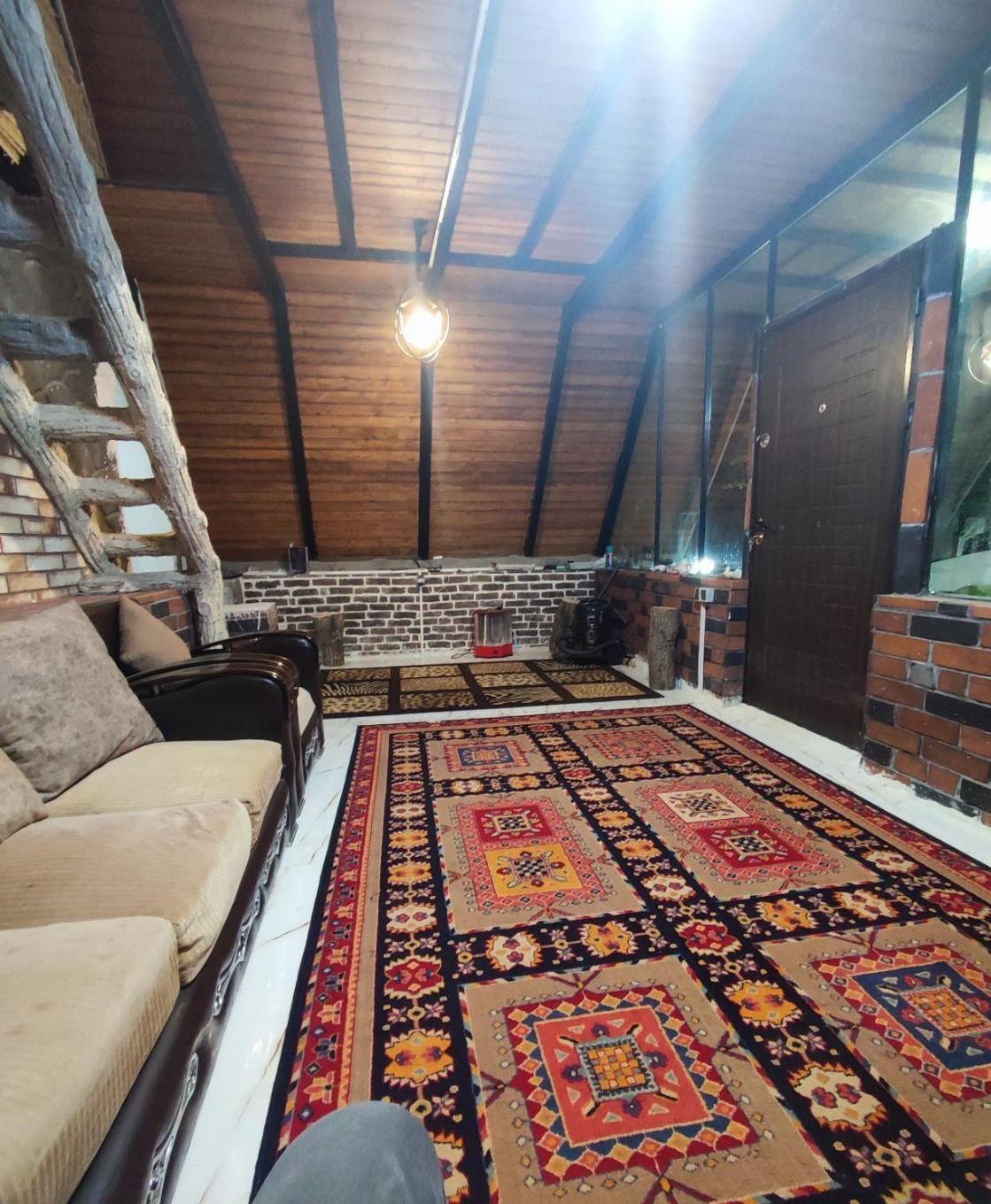 کلبه سوئیسی در دشت ارژن