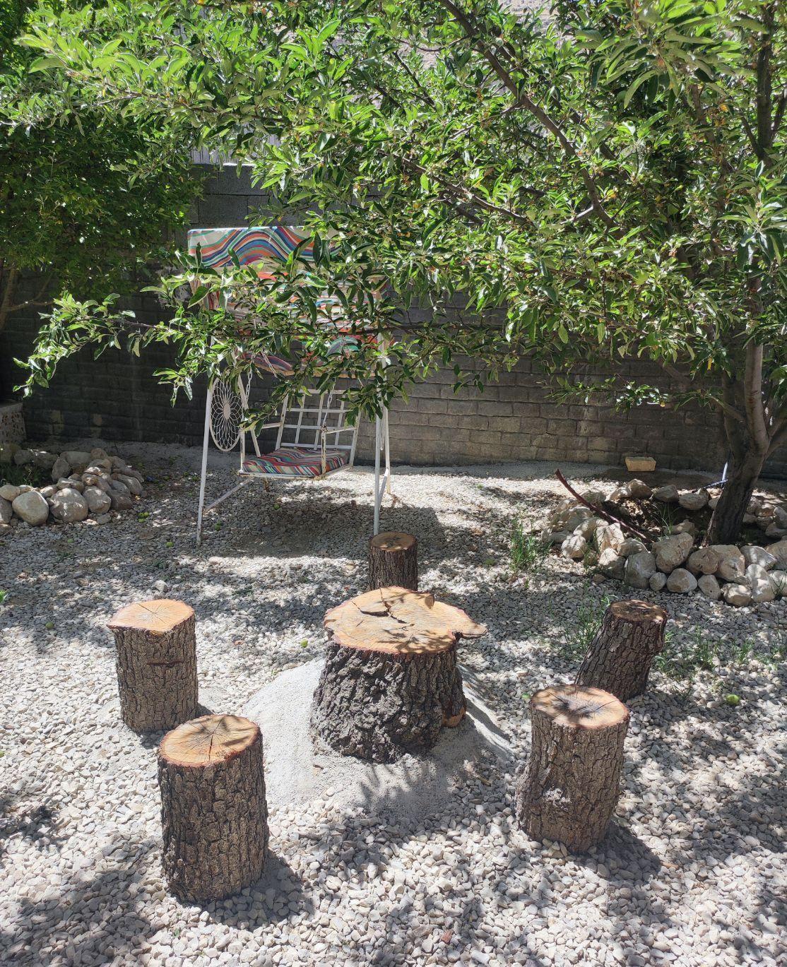 کلبه سوئیسی در دشت ارژن