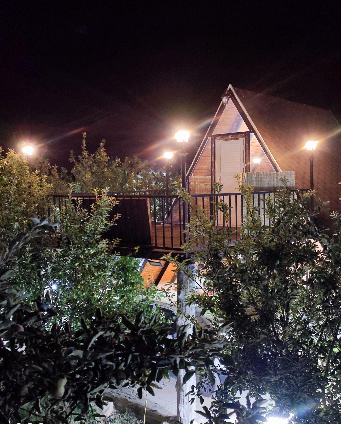 کلبه سوئیسی در دشت ارژن
