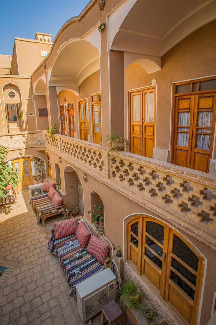 بوم گردی خانه نقلی کاشان