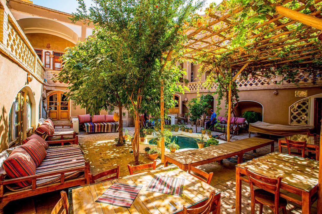 بوم گردی خانه نقلی کاشان