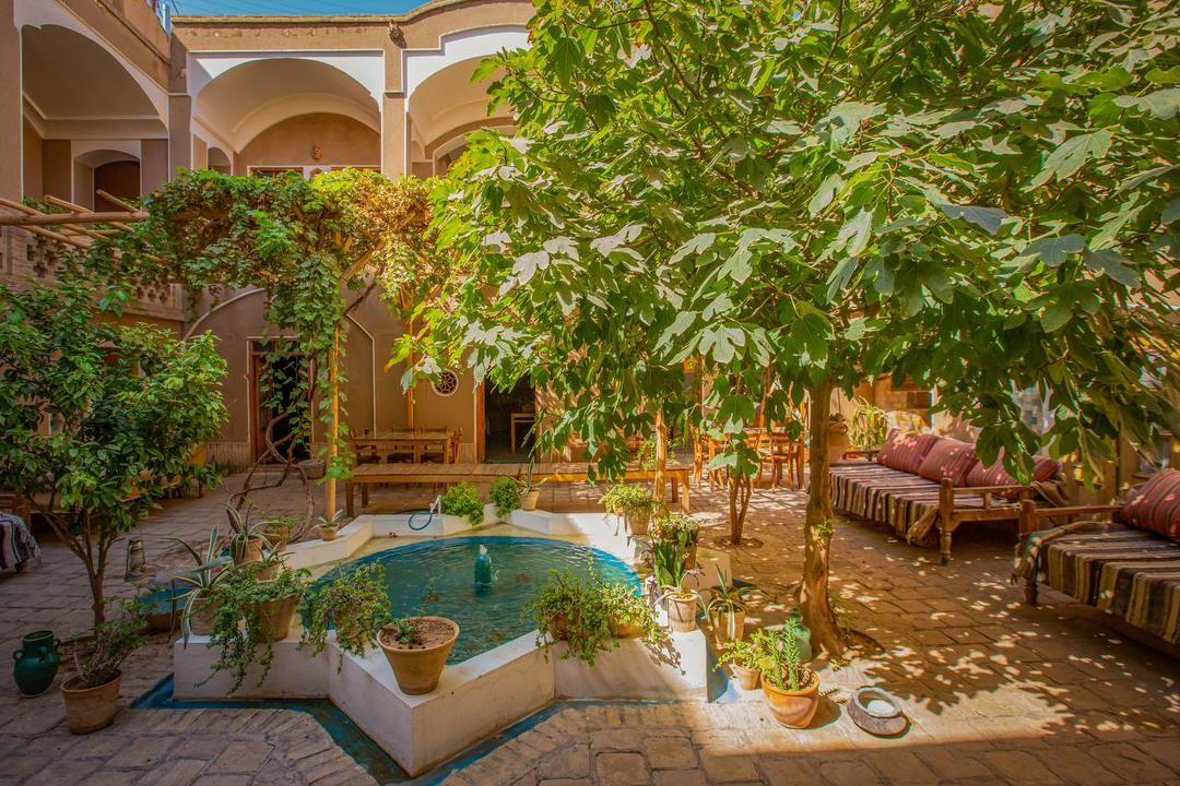 بوم گردی خانه نقلی کاشان