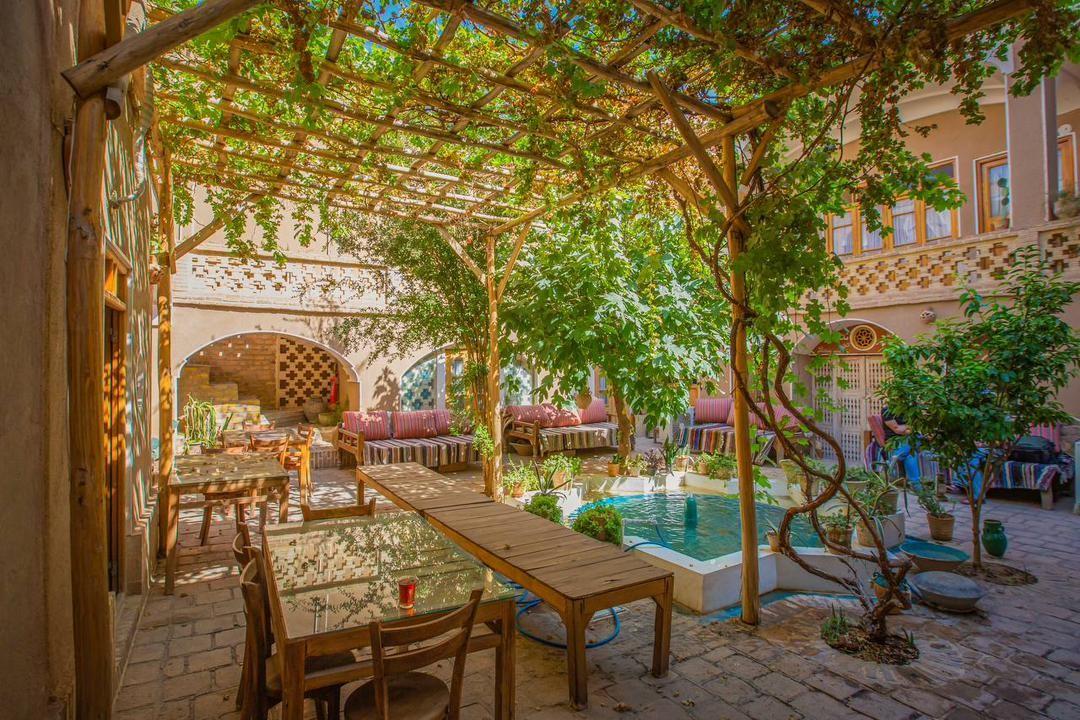 بوم گردی خانه نقلی کاشان