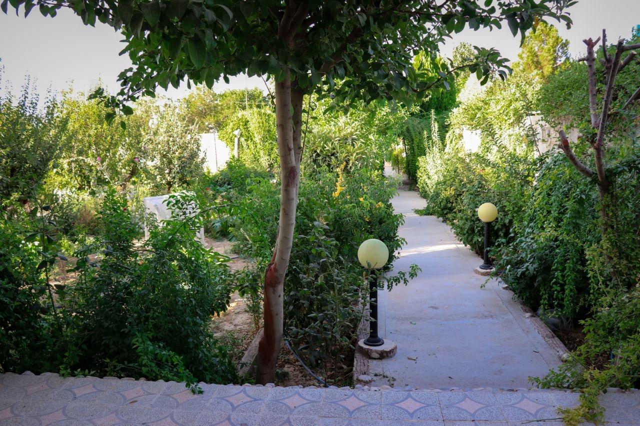 باغ ویلا استخردار با آب سرد