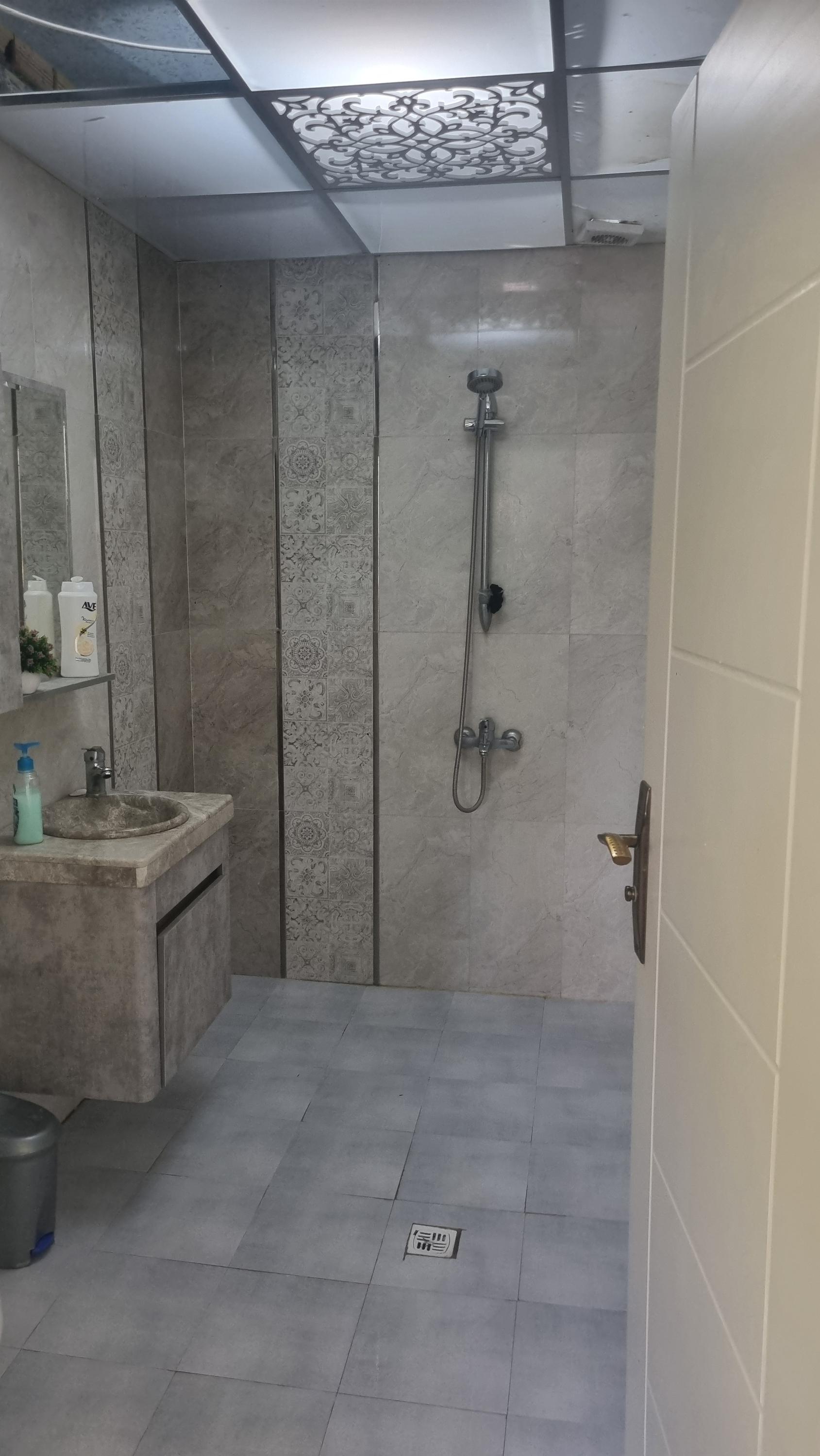 ویلا باغ سرسبز استخردار اب گرم