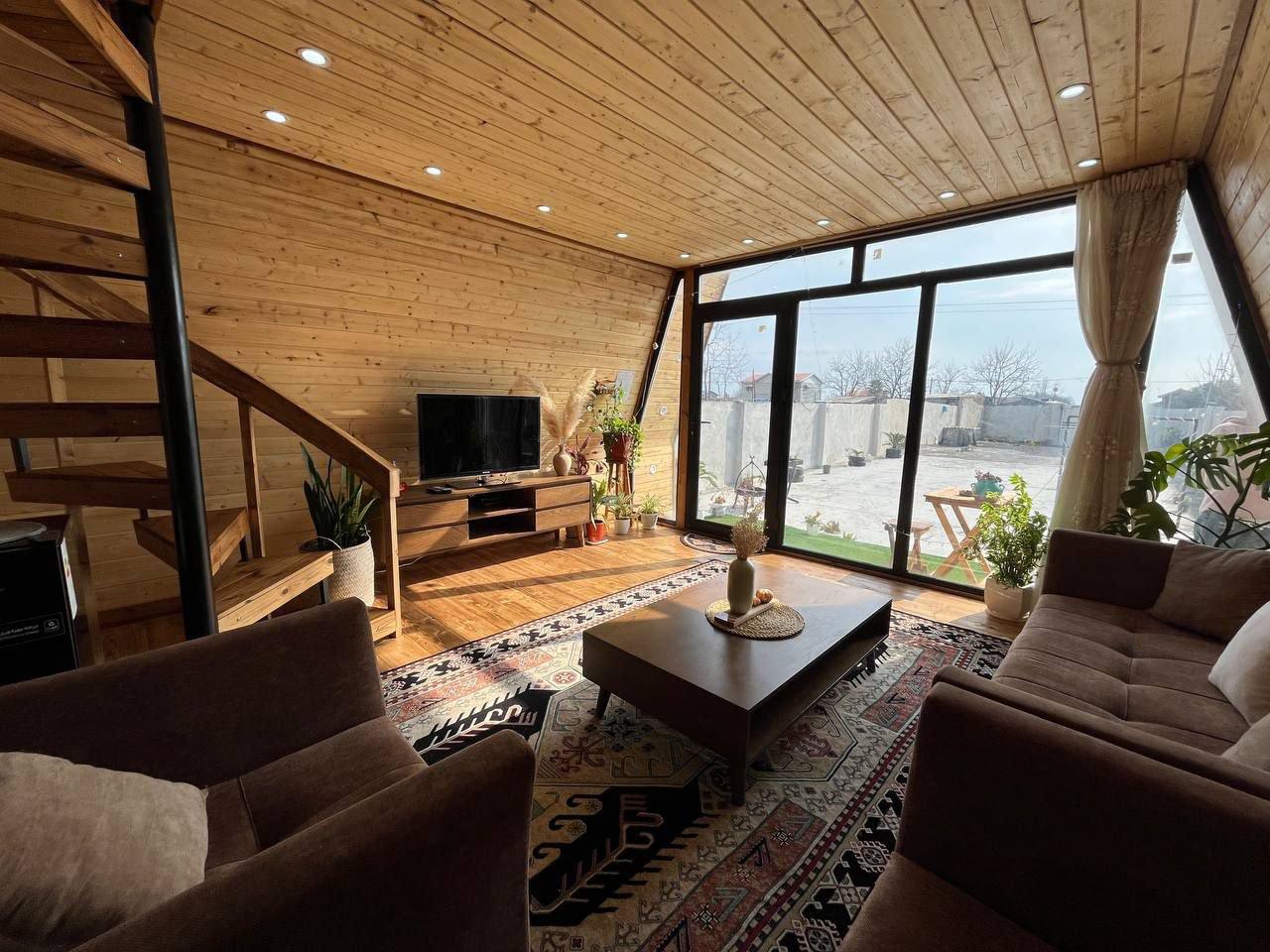 کلبه سوئیسی فرحناک در بندرانزلی