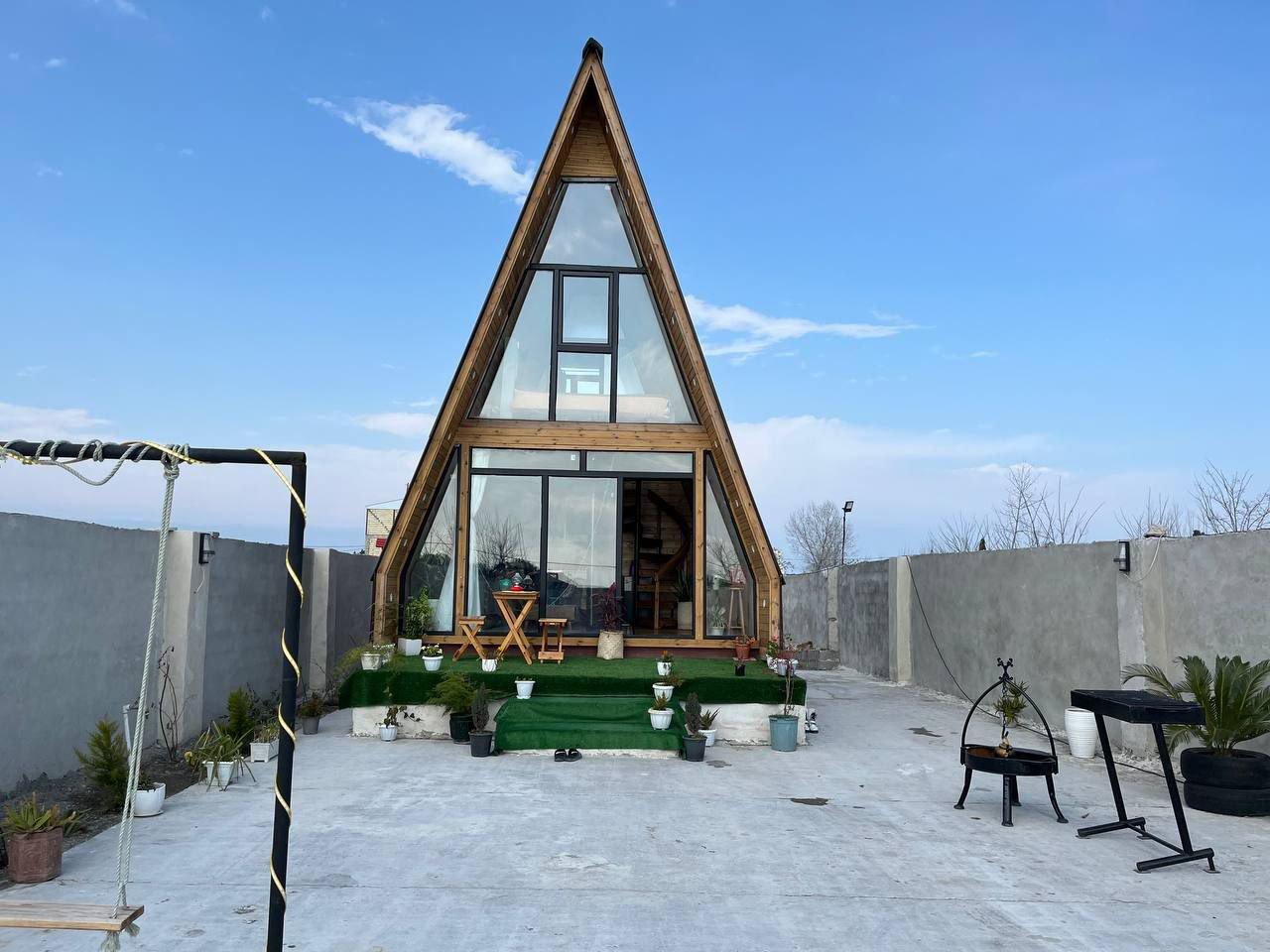 کلبه سوئیسی فرحناک در بندرانزلی