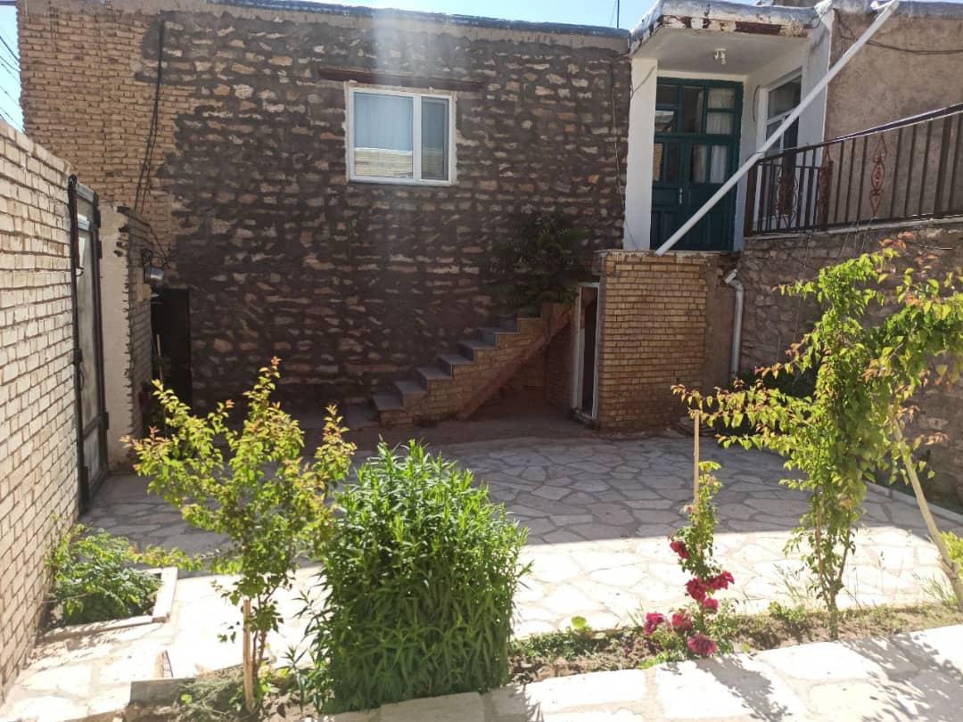 اقامتگاه بوم گردی کسری در تکاب