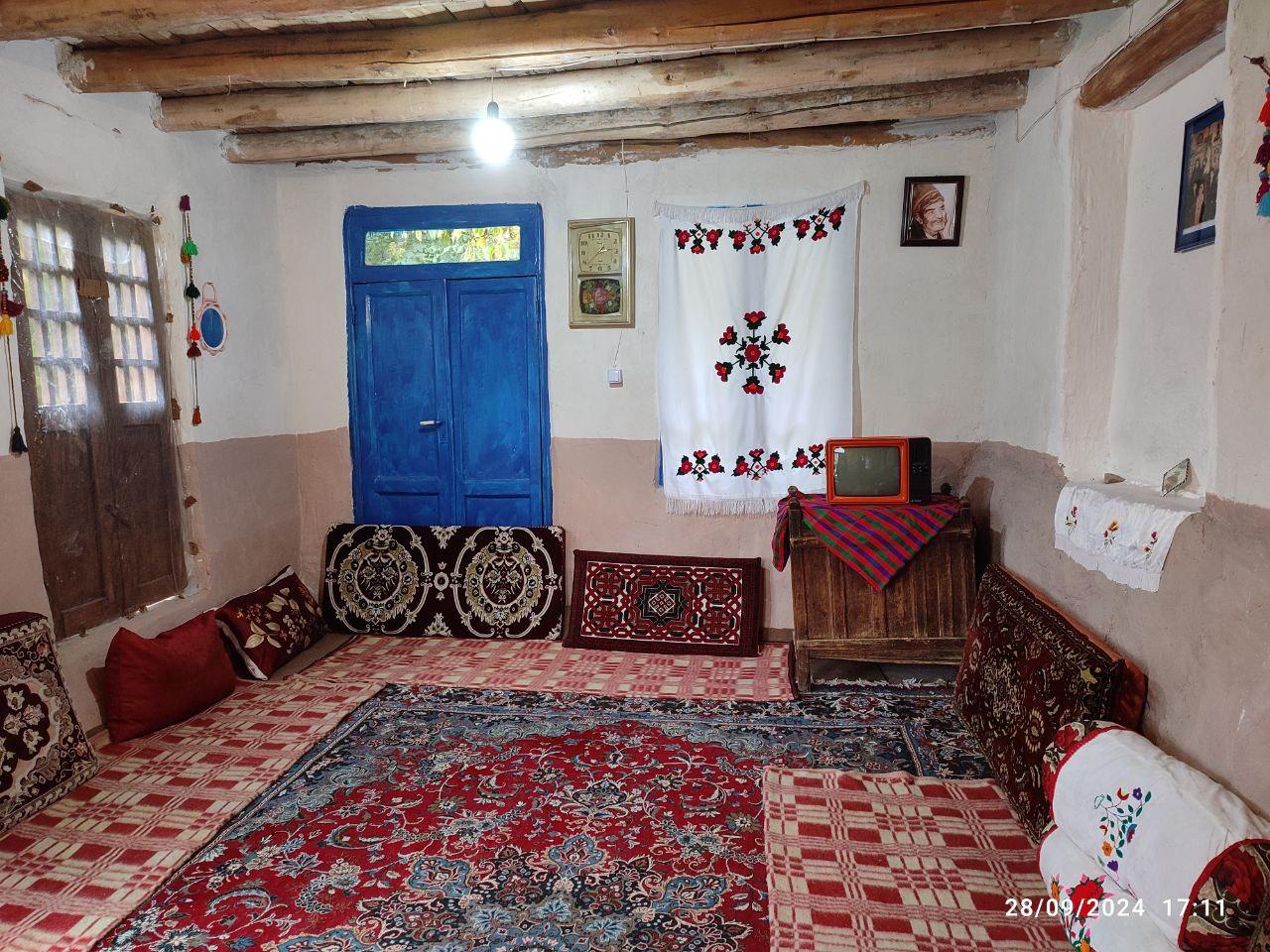 بومگردی سرین چشمه گل آخور