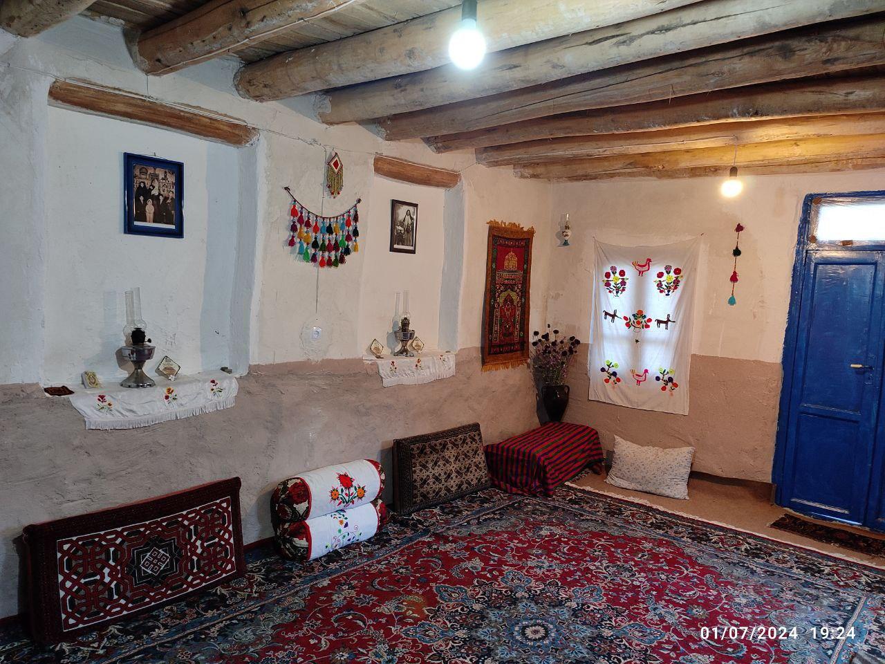 بومگردی سرین چشمه گل آخور