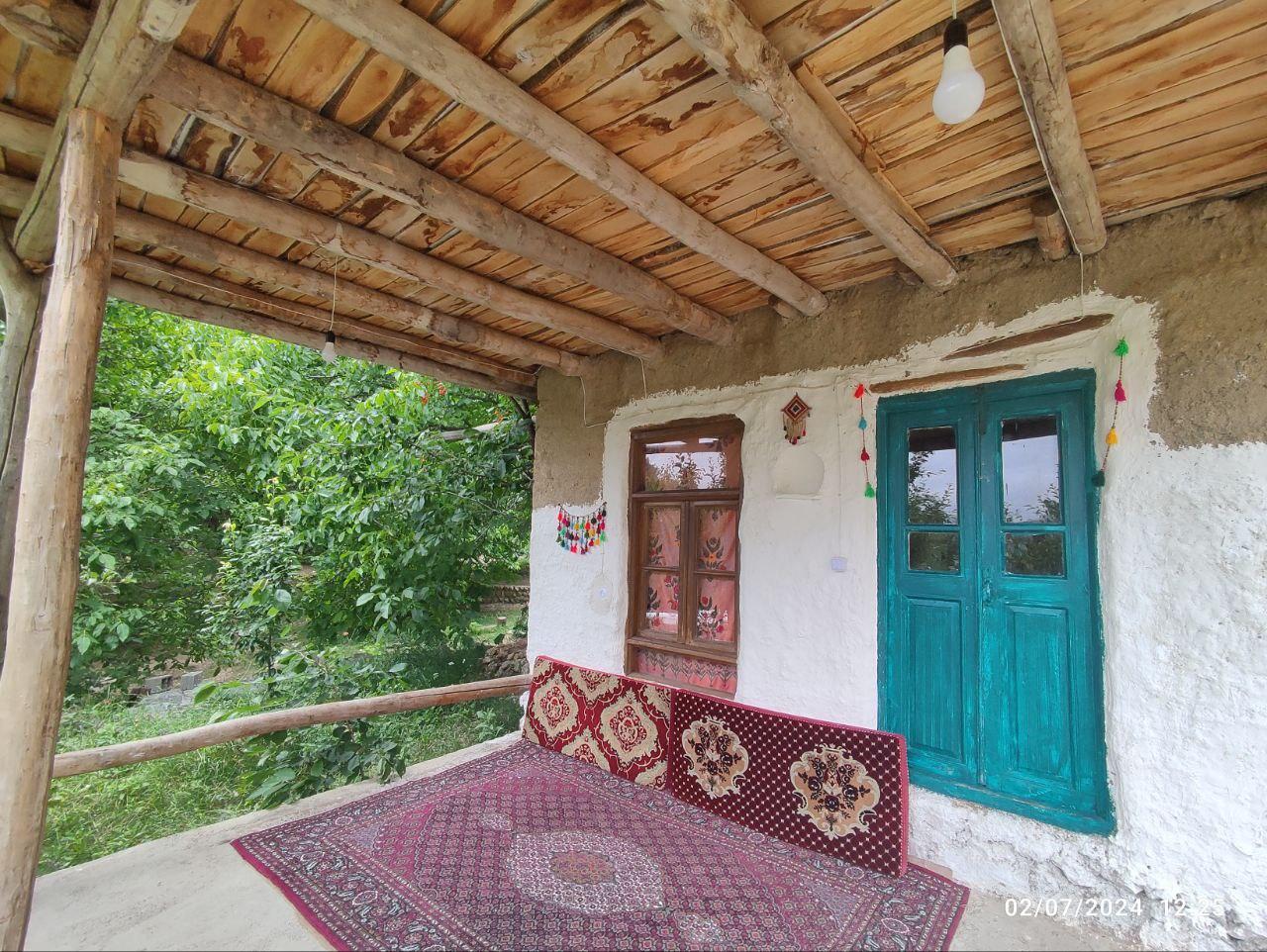 بومگردی سرین چشمه گل آخور