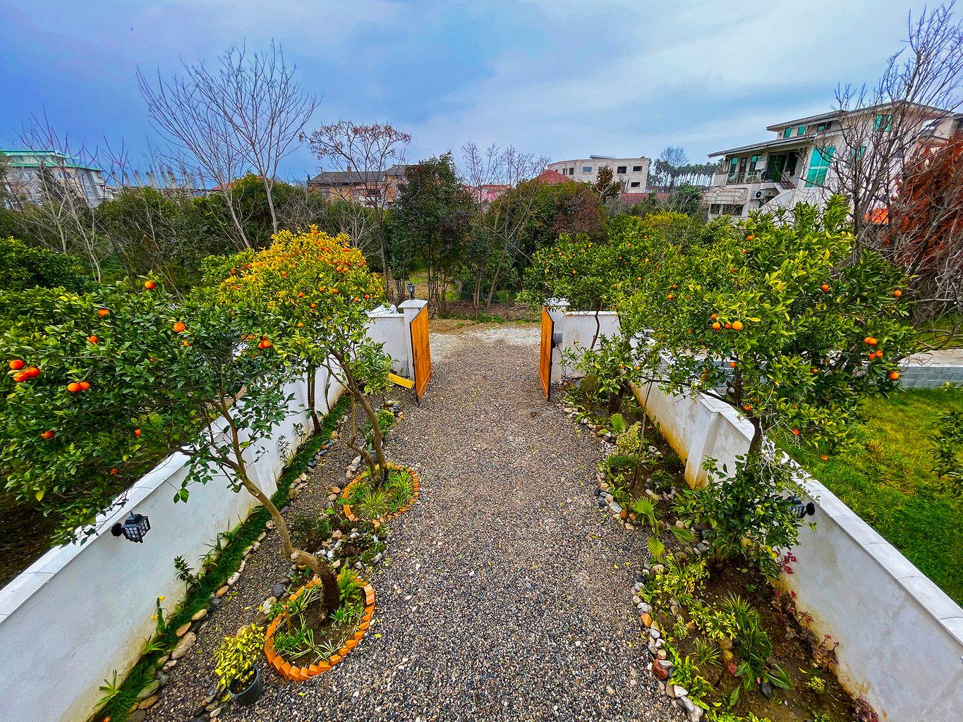 کلبه سوئیسی جکوزی دار زنبق