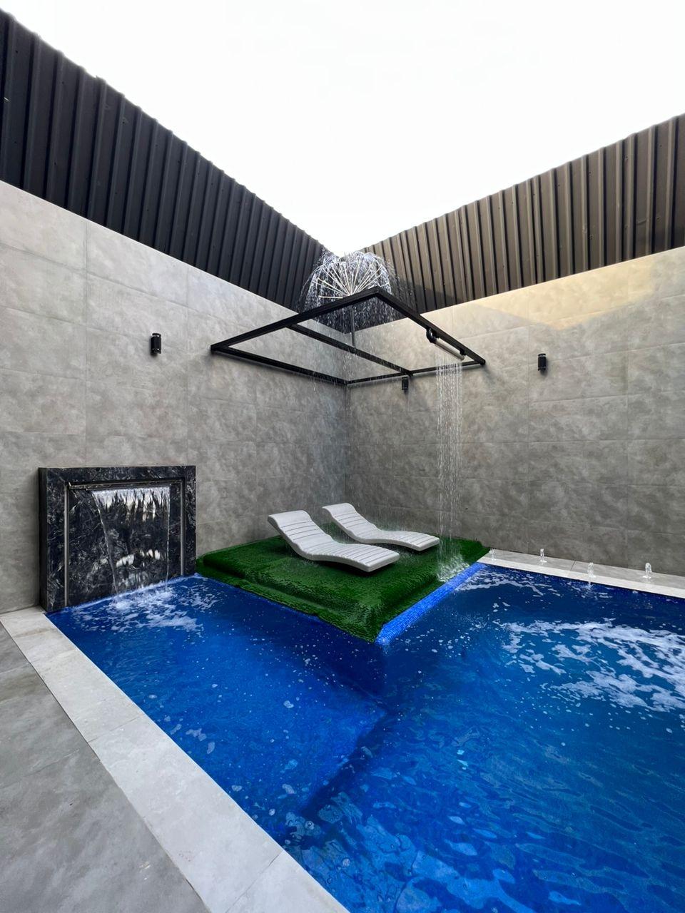 عمارت هشت خوابه سبز با پارك آبى