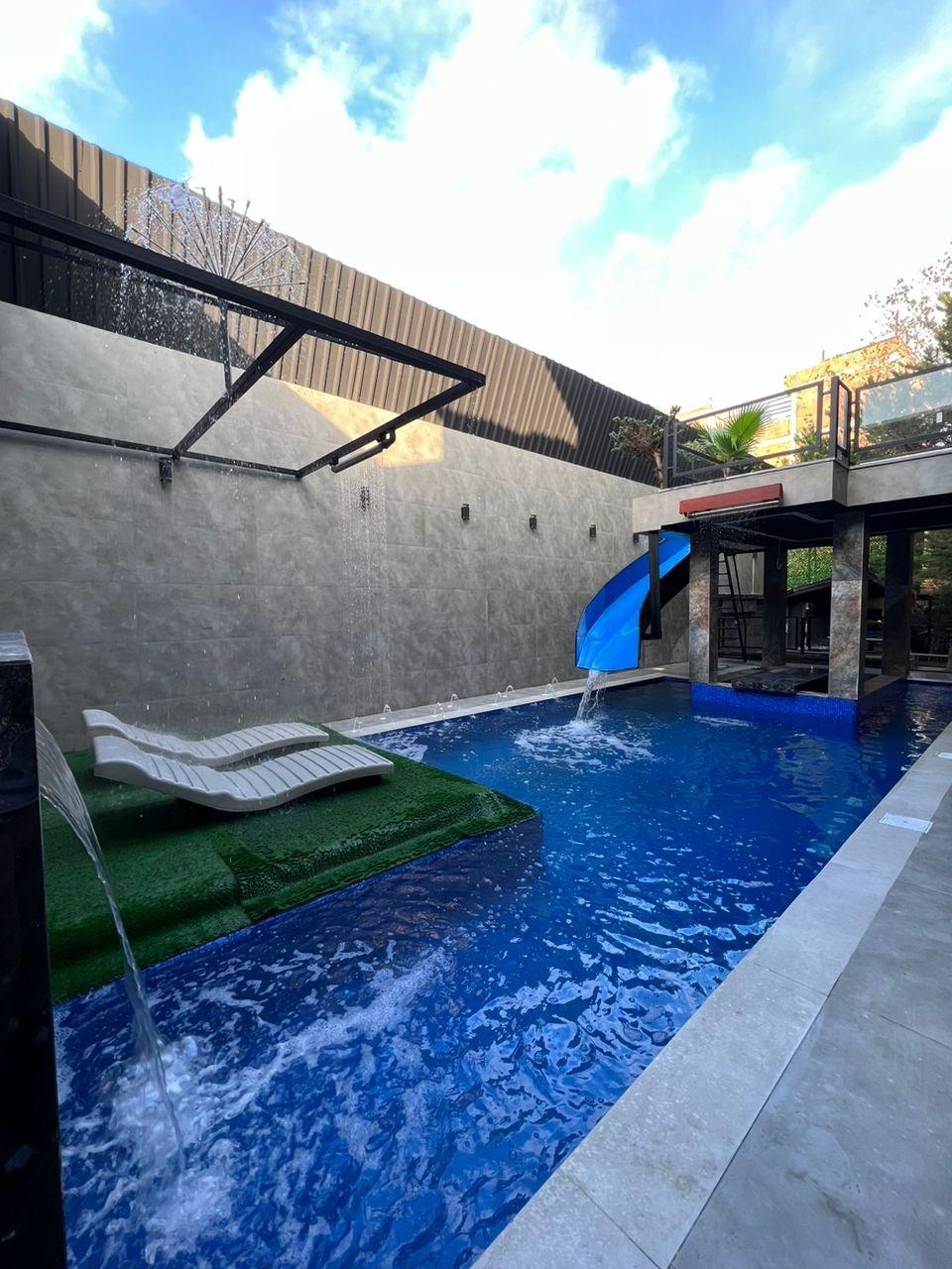 عمارت هشت خوابه سبز با پارك آبى