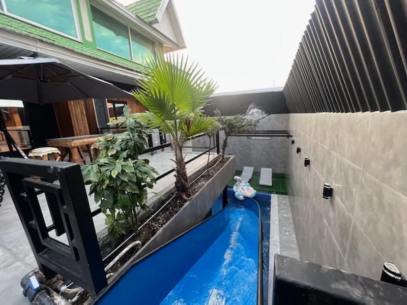 عمارت هشت خوابه سبز با پارك آبى