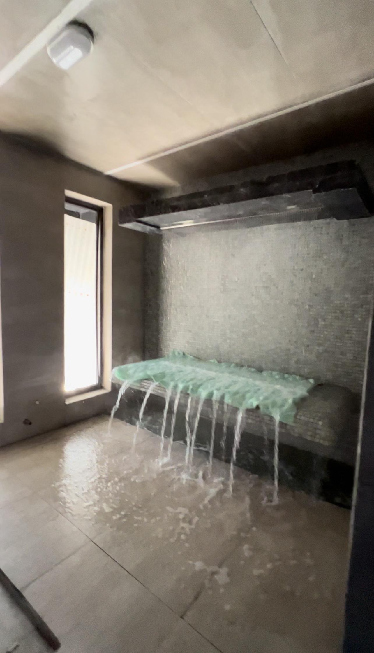 عمارت هشت خوابه سبز با پارك آبى