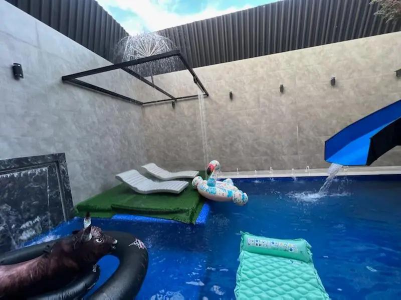 عمارت هشت خوابه سبز با پارك آبى