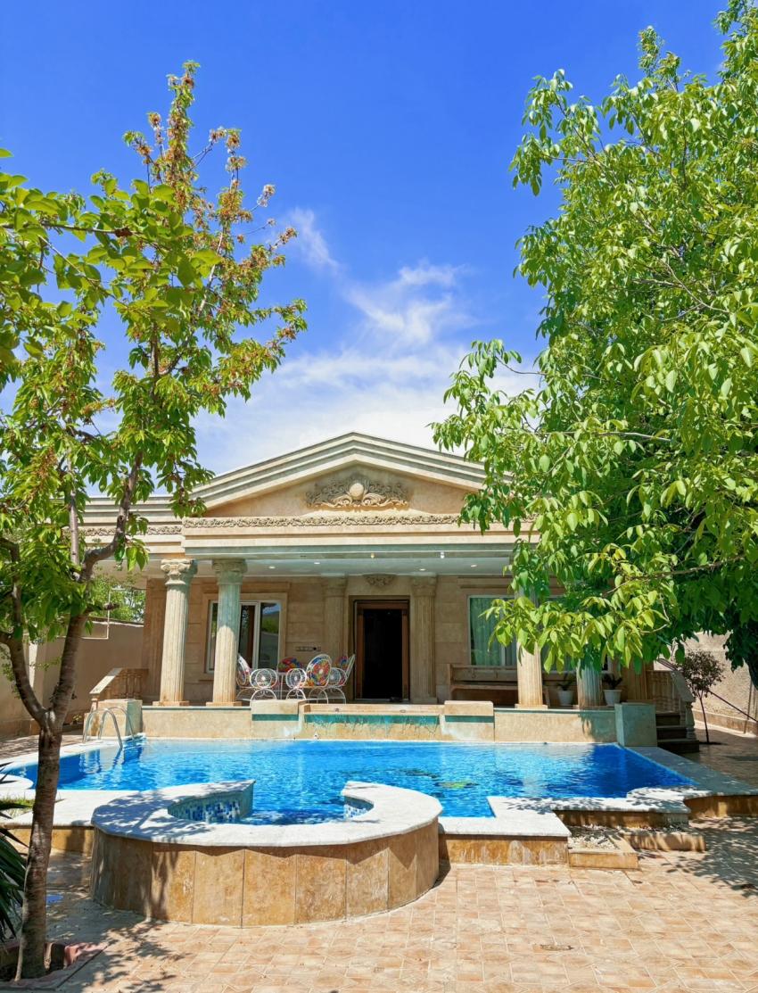 گل یخ کردان استخر آبگرم