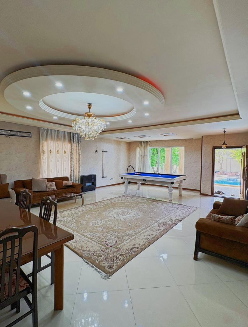 گل یخ کردان استخر آبگرم