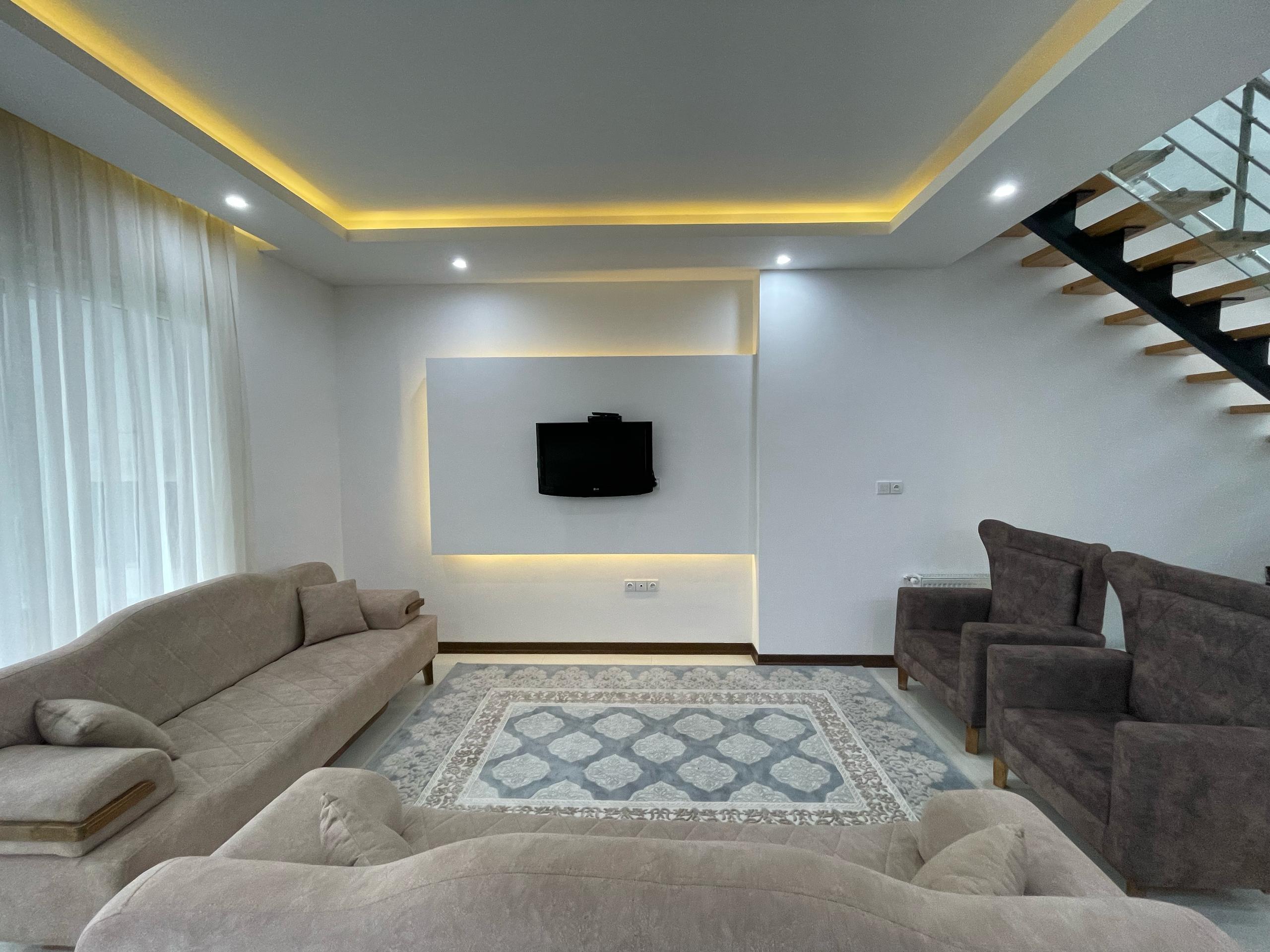 ویلایی مدرن استخر روباز فانوس ۱
