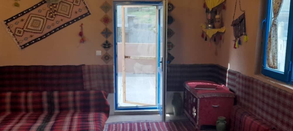 بومگردی  واقامتگاه هانیس 