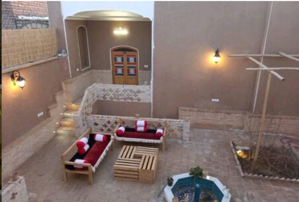 بومگردی سرای بانوچ 