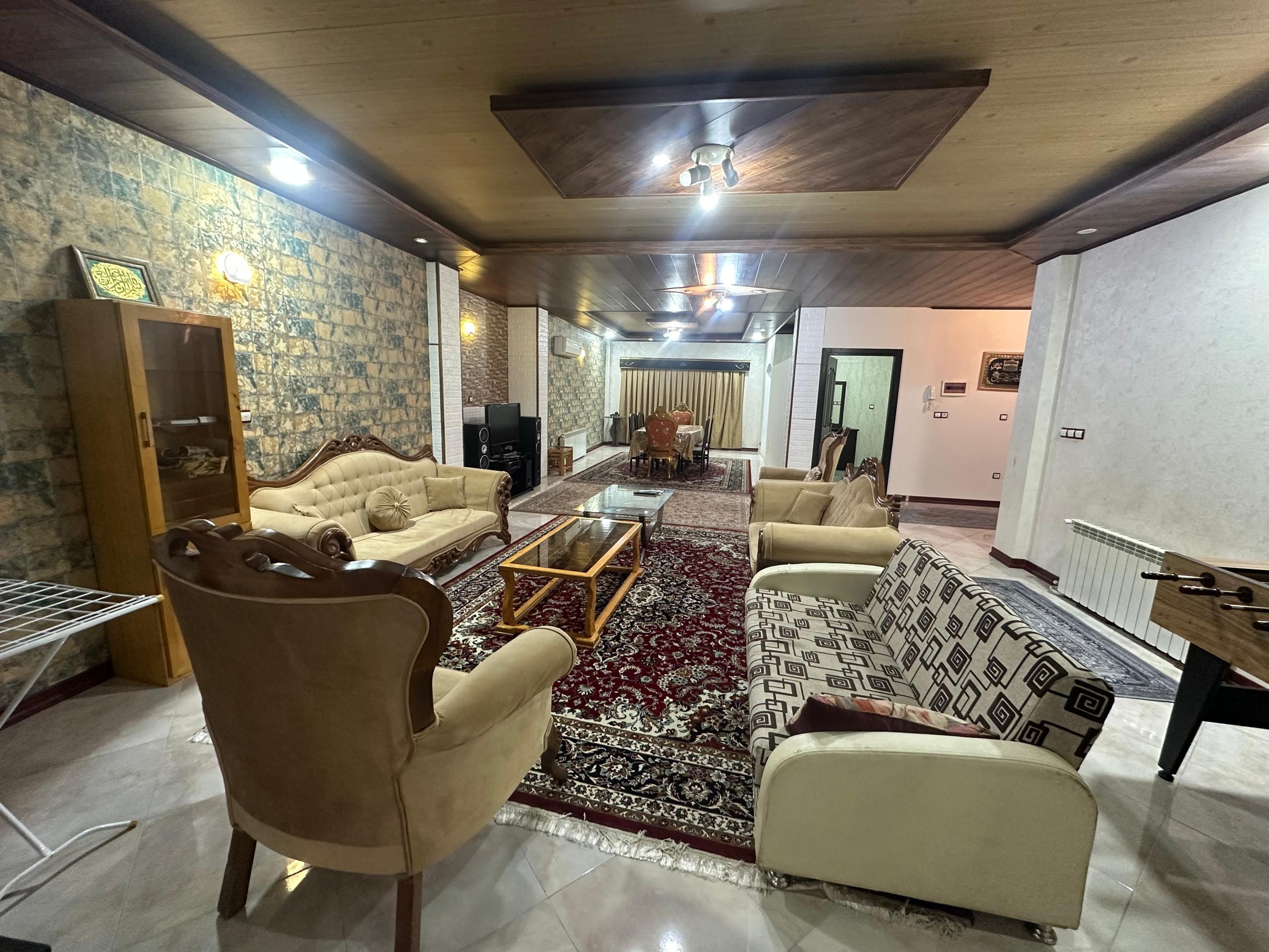 ویلا استخردار فانوس خانوادگی