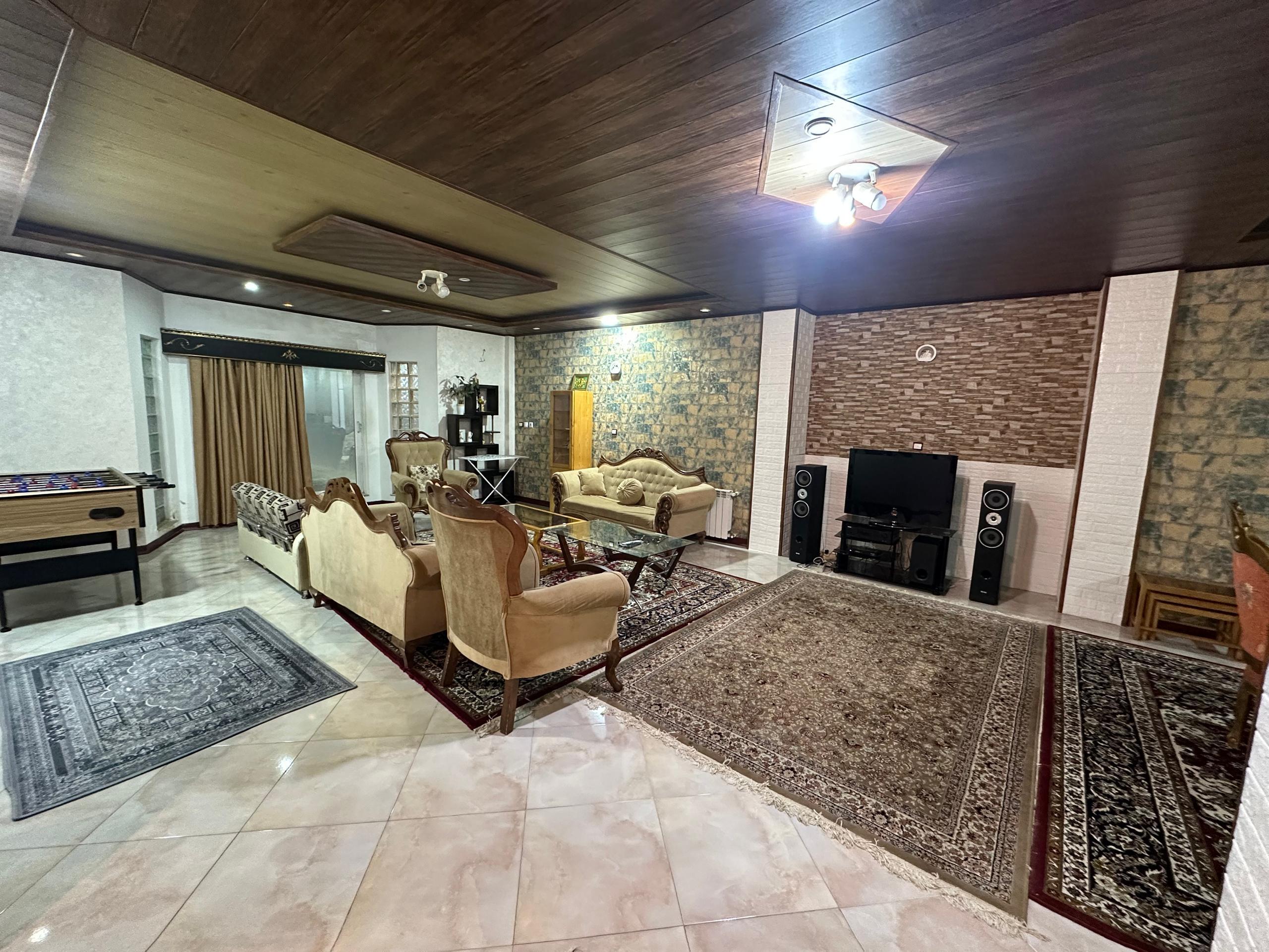 ویلا استخردار فانوس خانوادگی