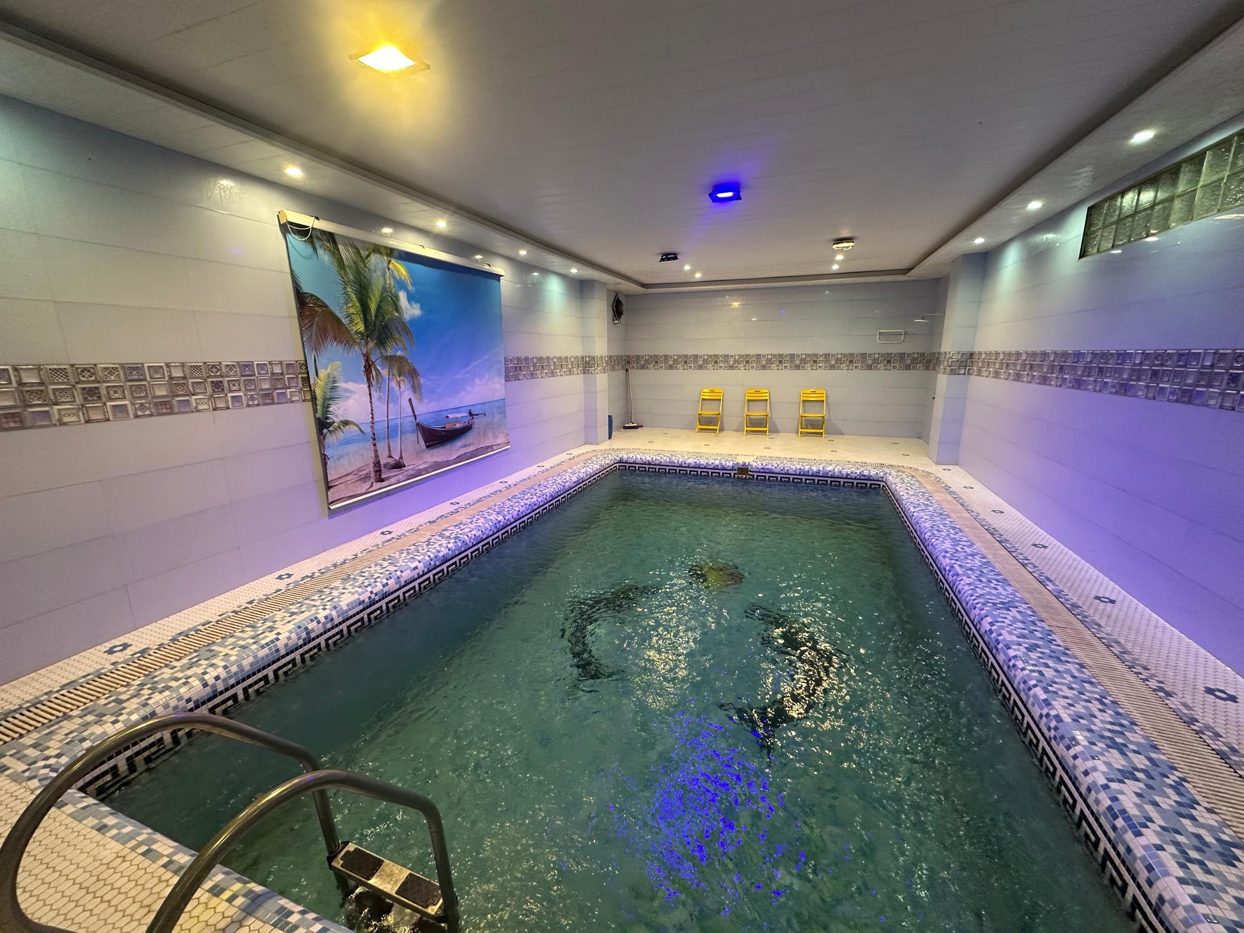 ویلا استخردار فانوس خانوادگی