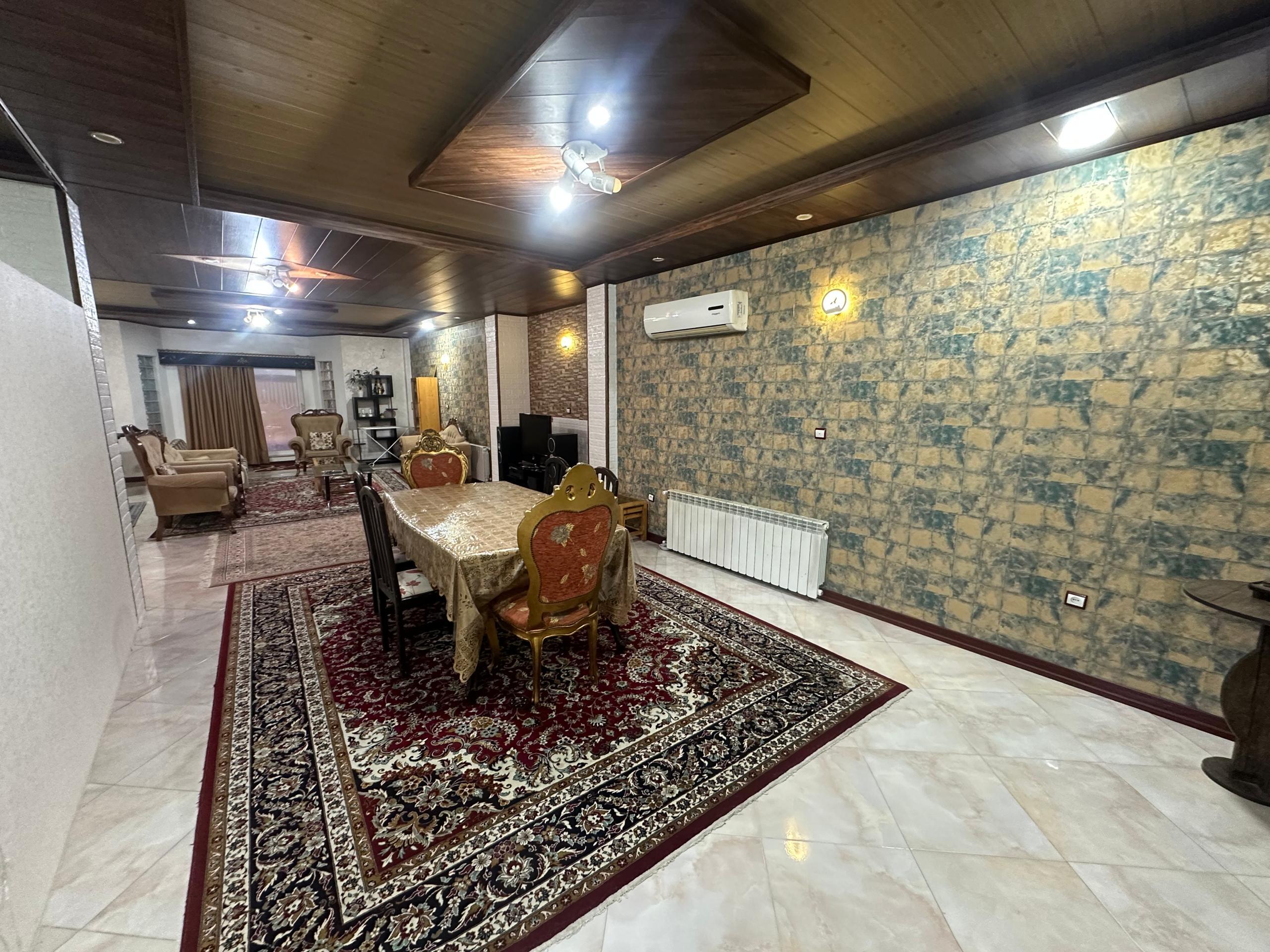 ویلا استخردار فانوس خانوادگی