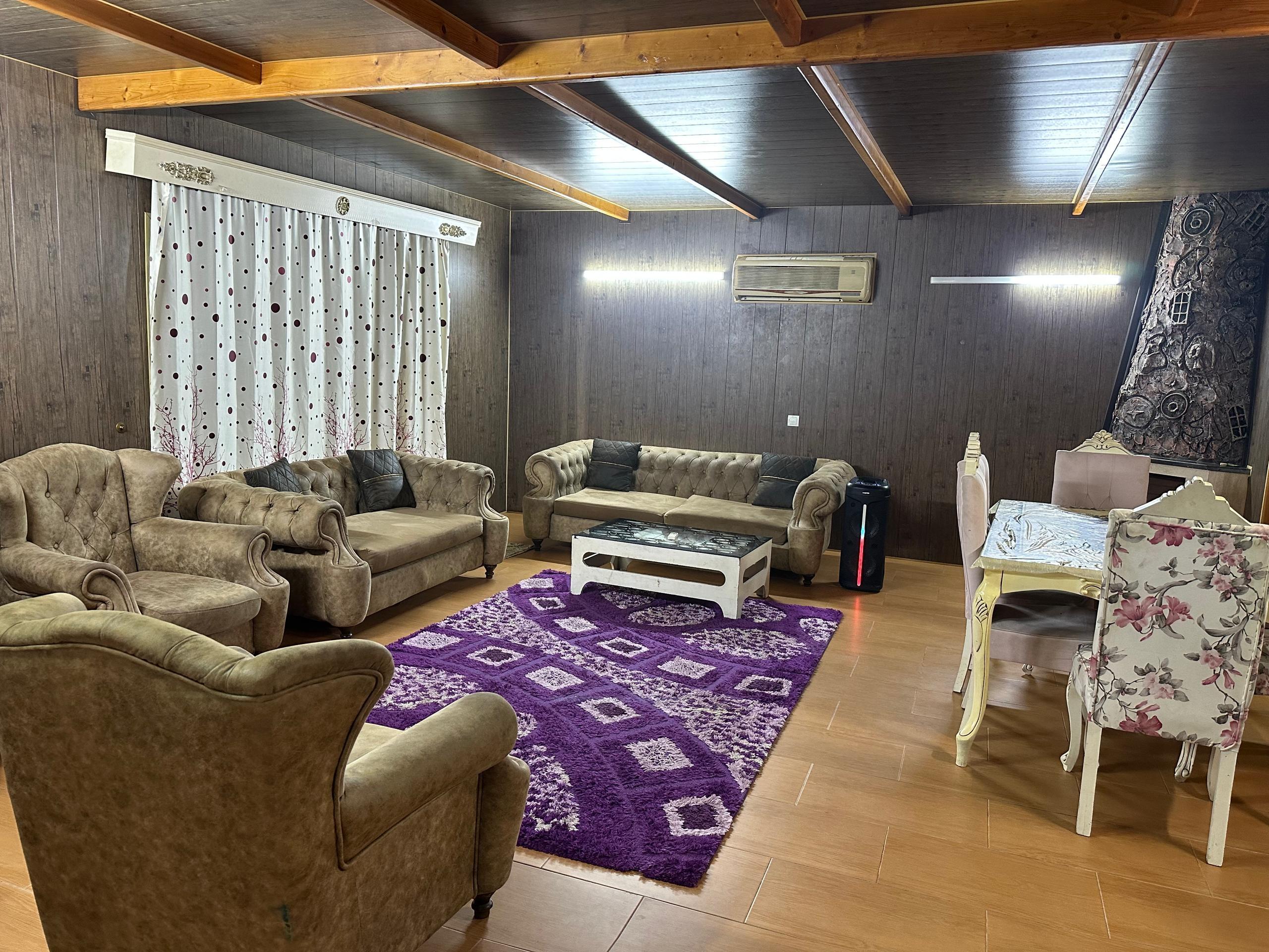 ویلا استخردار فانوس آبی