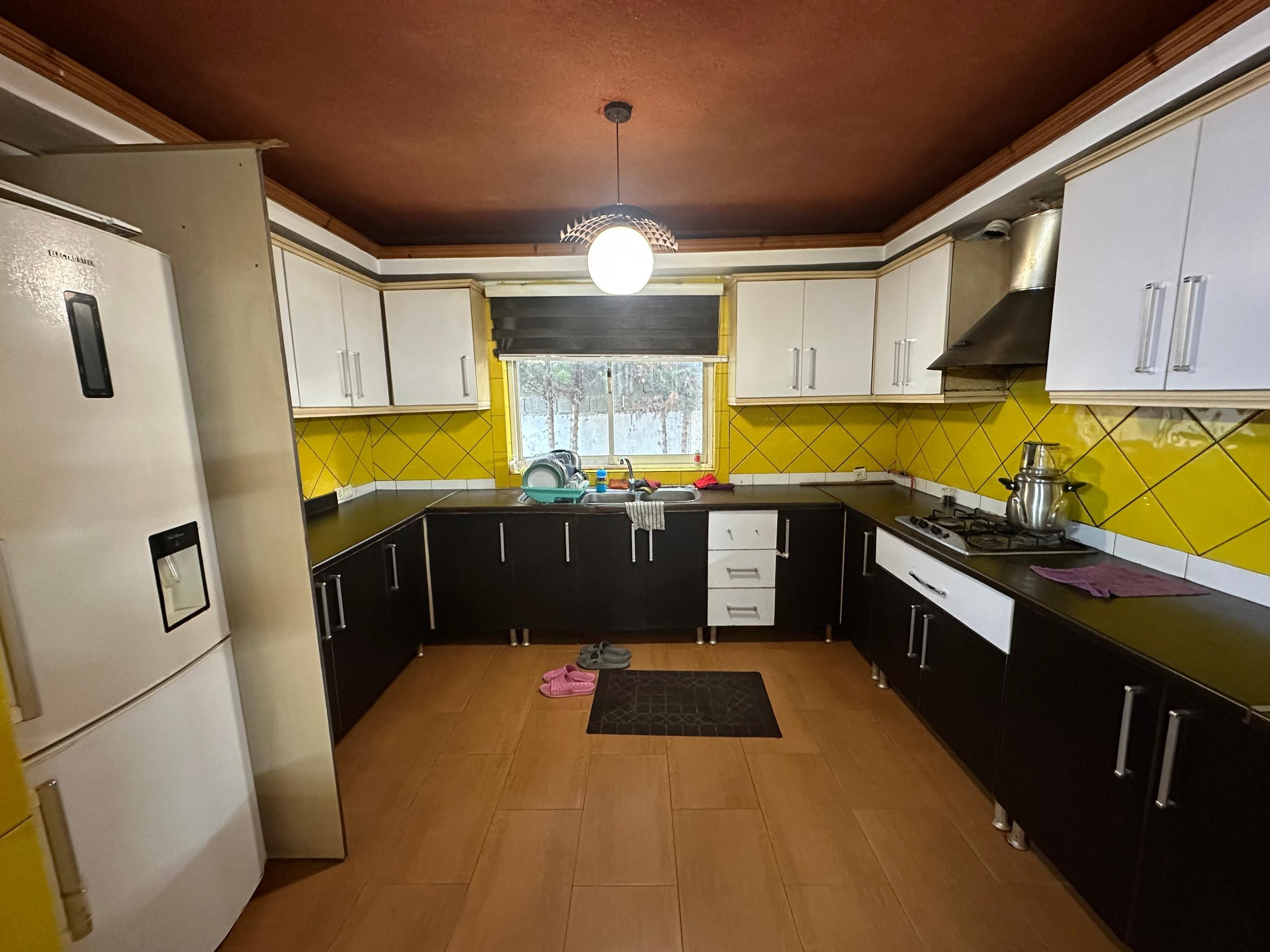 ویلا استخردار فانوس آبی