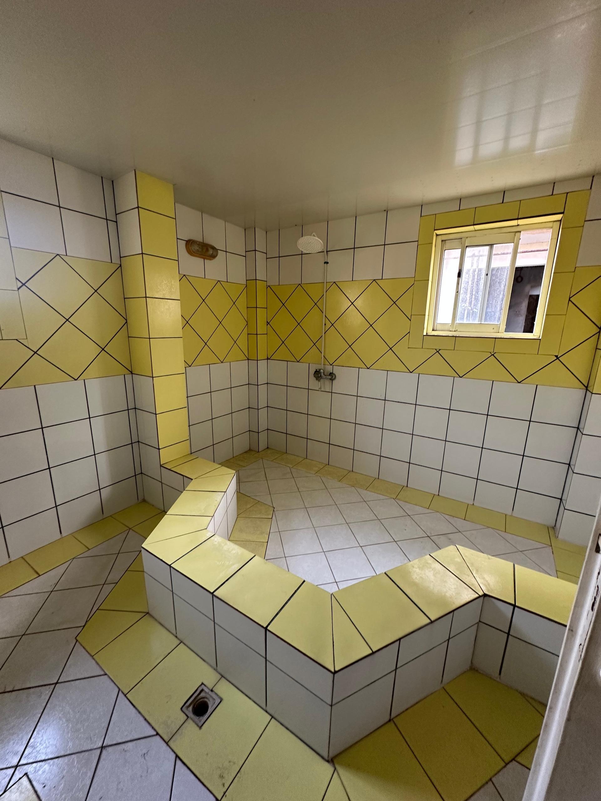 ویلا استخردار فانوس آبی