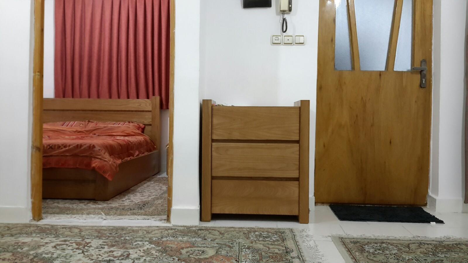 شیشه گران بالای استخر لاهیجان