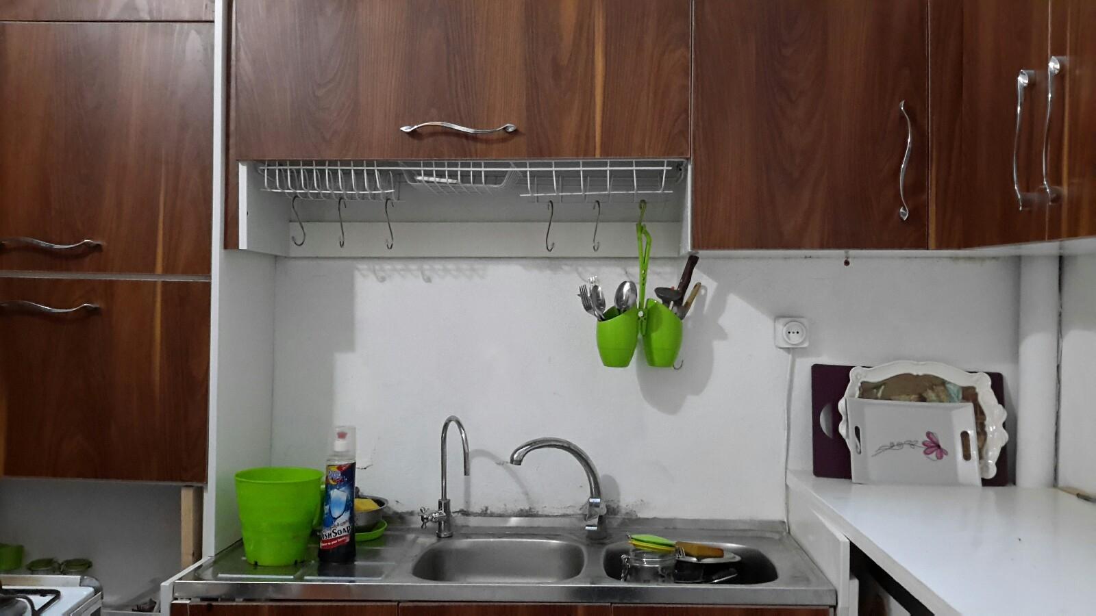 شیشه گران بالای استخر لاهیجان