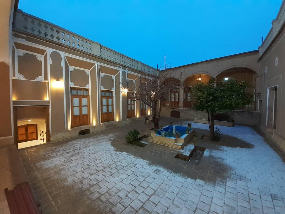 اتاق 106