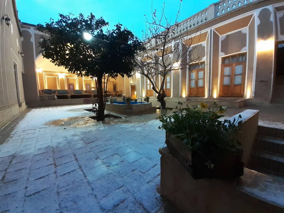 اتاق 106